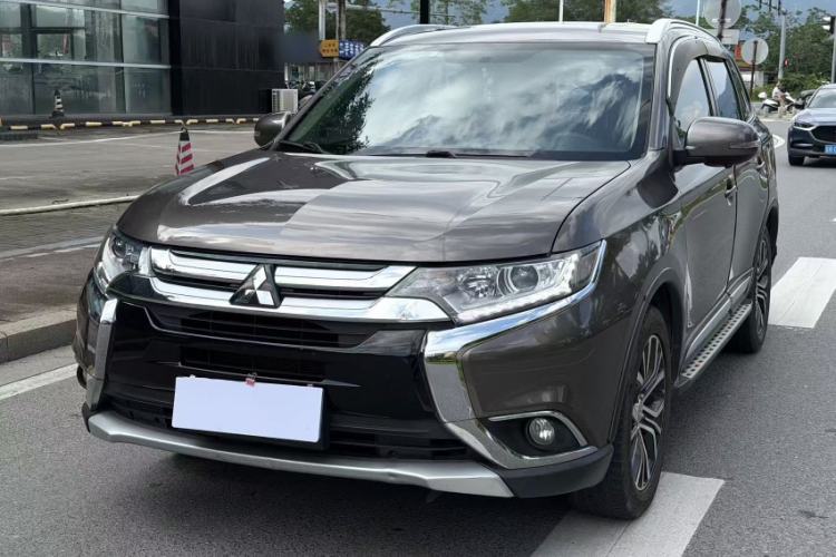 Used Mitsubishi Outlander 2018 2.0L Two-Wheel Drive Glory Edition 5 Seats