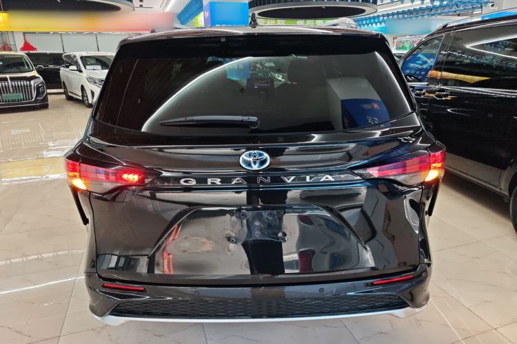 Used Toyota Granvia 2022 2.5L Hybrid Premium Edition