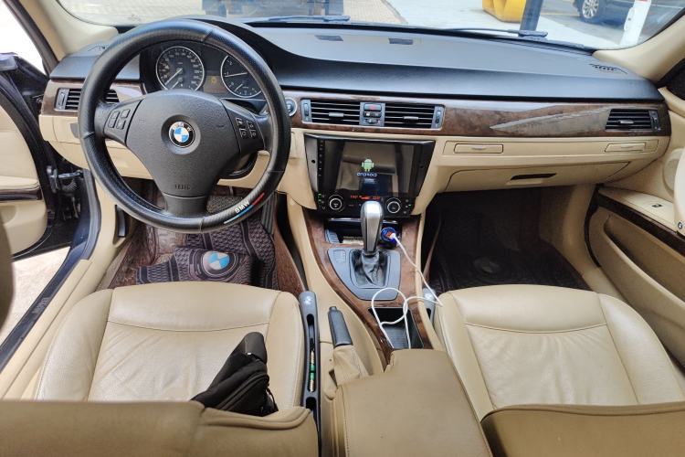 Used BMW 3 Series 2011 320i Sport Edition Center Console