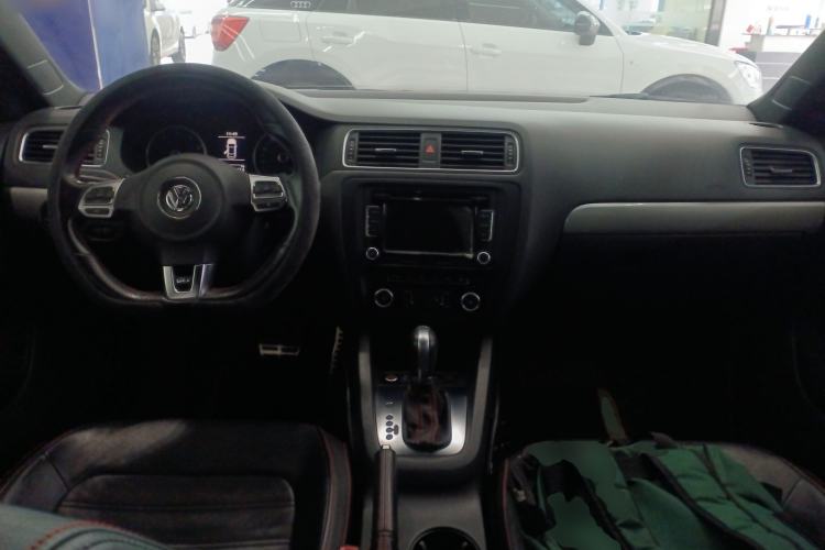 Used Volkswagen Sagitar 2013 2.0 TSI GLI Interior 2