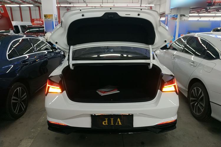 Used Hyundai Elantra 2022 1.5L CVT LUX Prestige Edition
