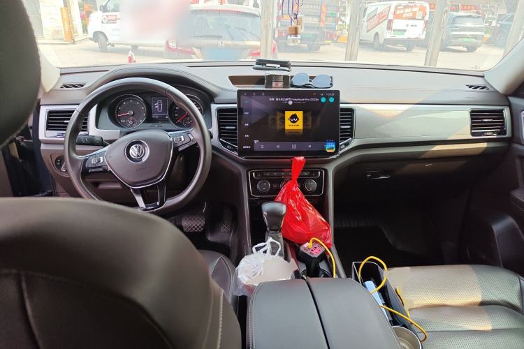 Used Volkswagen Teramont 2017 530 V6 Four-Wheel Drive Luxury Edition Center Console