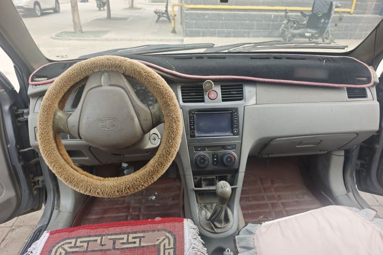 Used FAW Xiali N5 2011 1.3L Manual Luxury Edition Center Console