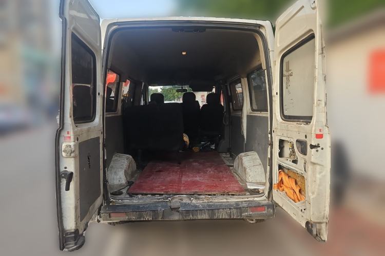 Used SAIC MAXUS Xintu V80 2019 2.5T Classic 6-Speed Manual Van Short Wheelbase Mid-Roof Design 2/3 Seats