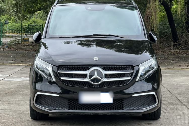 Ojetý Mercedes-Benz V-Class 2021 V 260 Prestige Edition