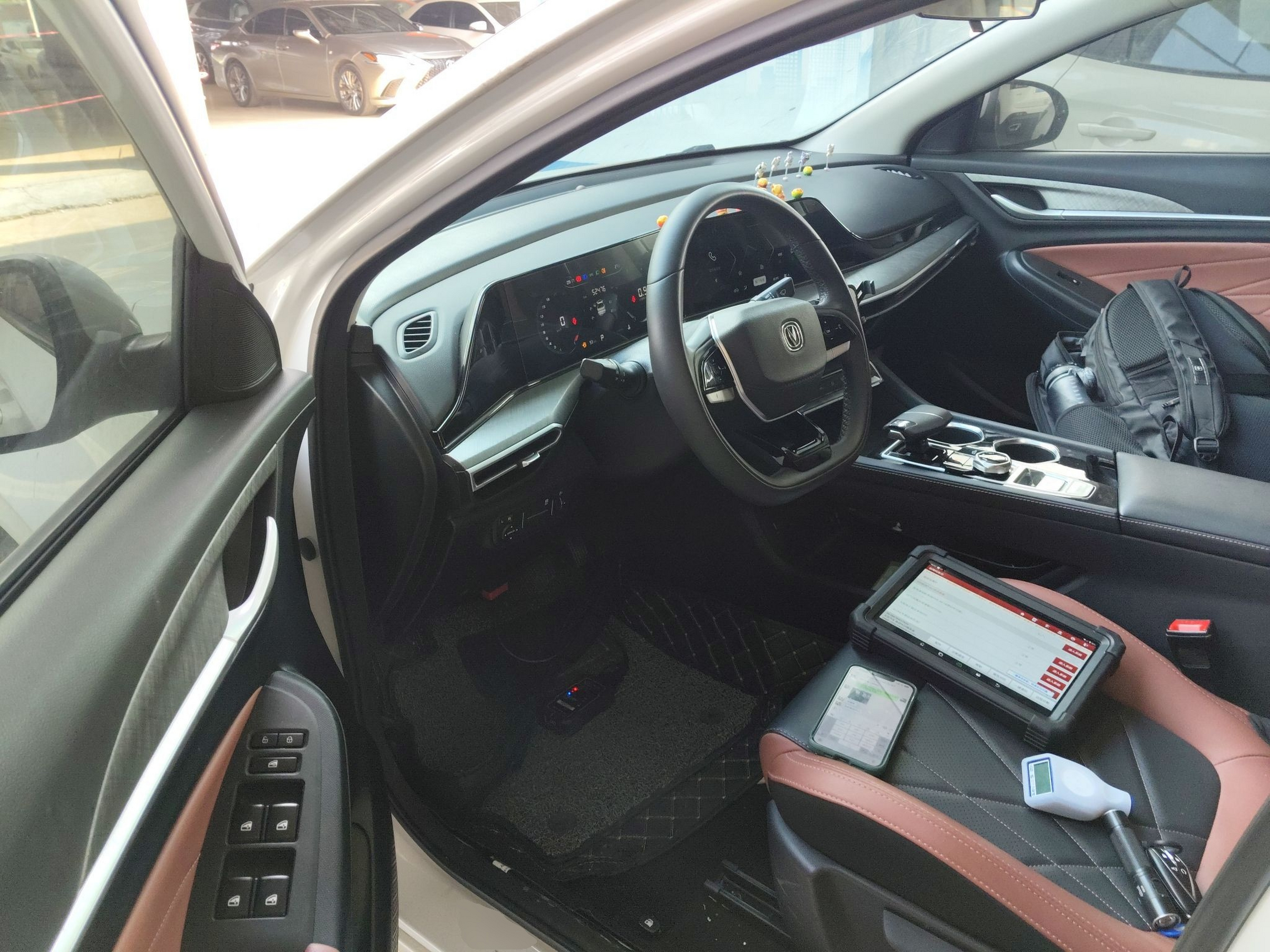 المقاعد الأمامية داخل السيارة