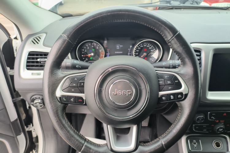 Used Jeep Compass 2017 200T Automatic Family Edition
