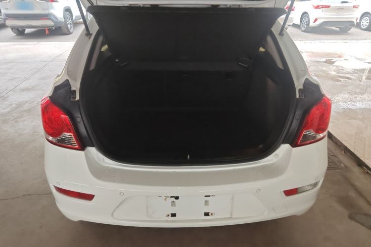 Used Chevrolet Cruze 2013 Hatchback 1.6L Manual Luxury Model
