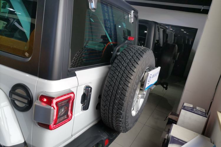 Used Jeep Wrangler 2019 2.0T Sahara Four-Door Version China VI Emission Standard Rear