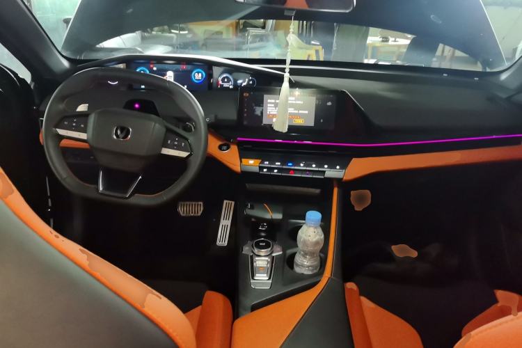 Used CHANGAN UNI-V 2023 1.5T Sport Edition Center Console