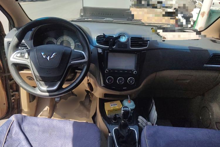 Used Wuling Hongguang 2014 1.5L S Luxury Model
