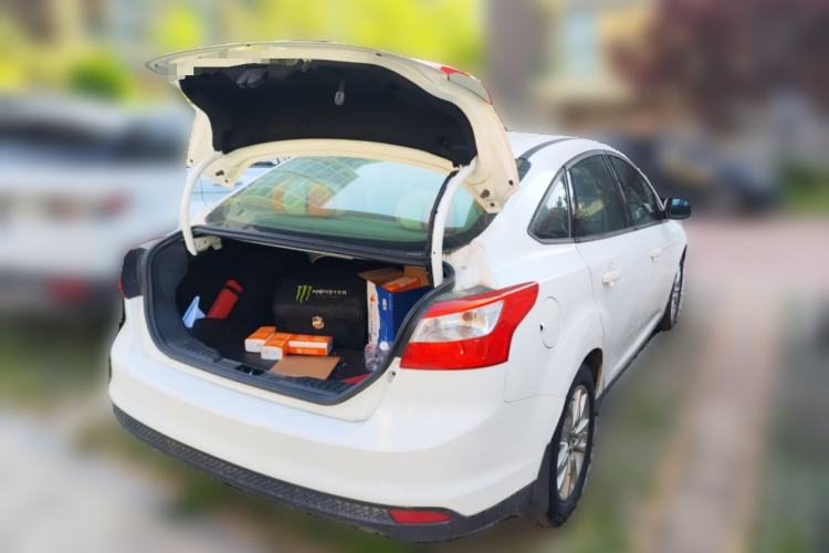 Used Ford Focus 2012 Sedan 1.6L Manual Comfort Model Trunk