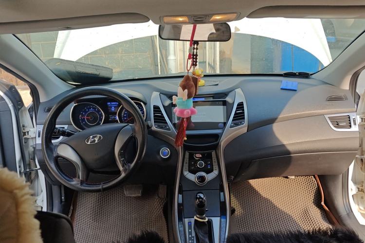 Used Hyundai Elantra (5th Generation / Langdong) 2013 1.6L Automatic Leading Model Center Console