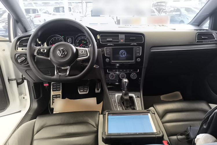 Used Volkswagen Golf 2017 280TSI Automatic R-Line Million-Vehicle Commemorative Edition
