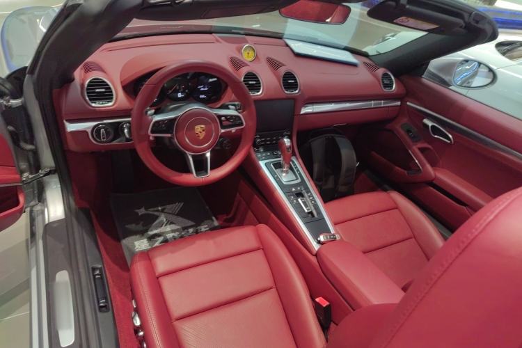 Used Porsche 718 2022 Boxster 2.0T Center Console