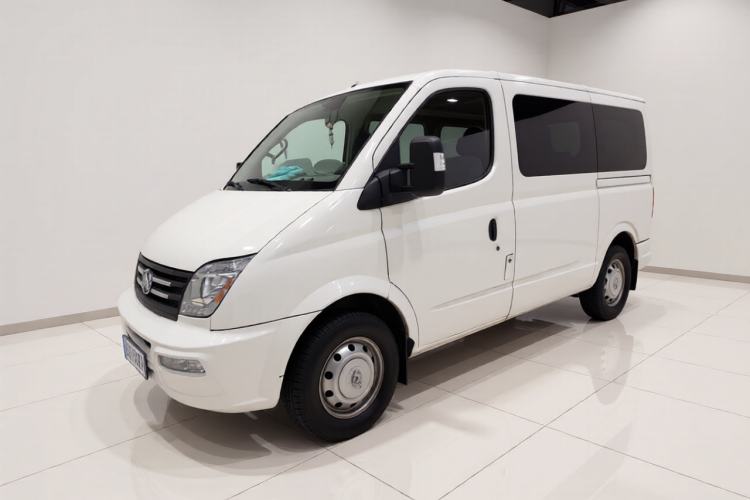 Ojetý SAIC MAXUS Xintu V80 2023 2.0T Manual Classic Aoyuntong Short Wheelbase Ultra-Low Roof 5/6-Seater