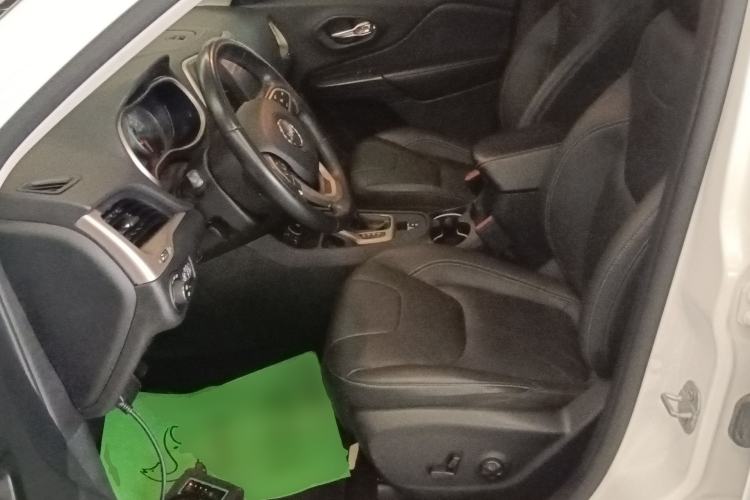 Used Jeep Cherokee 2016 2.0L Superior Edition
