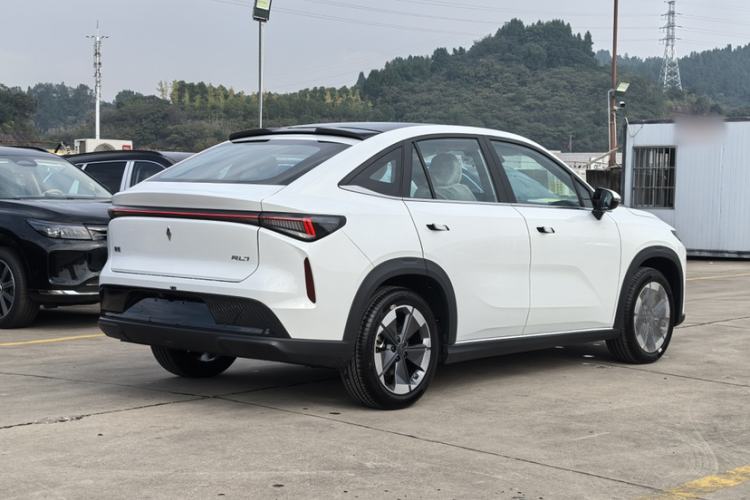 Used Livan Livan 7 2024 605 km Glory Edition