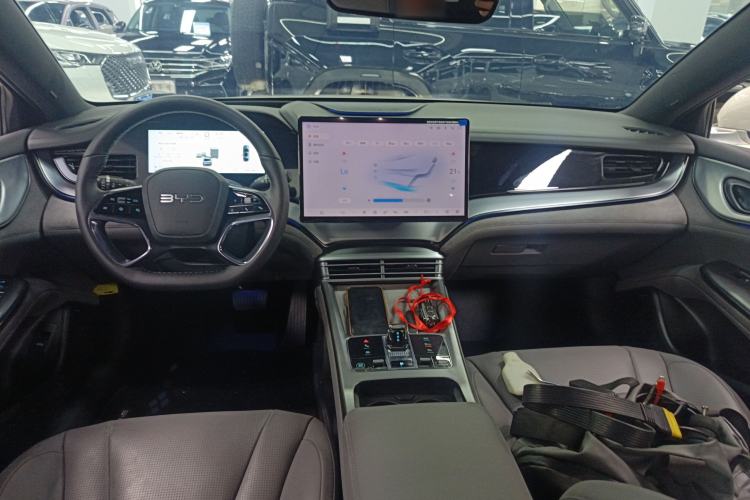 Used BYD Seal 07 DM-i 2025 DM-i 1.5L 125km Prestige Model Center Console