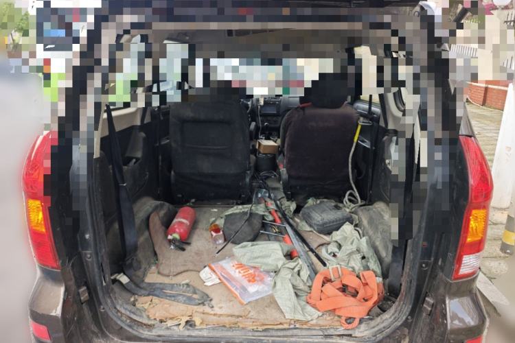 Used Dongfeng Fengon 330 2014 1.5L Manual Standard Edition DK15-02 Trunk