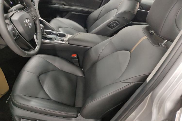 Used Toyota Camry 2021 2.0G Luxury Edition
