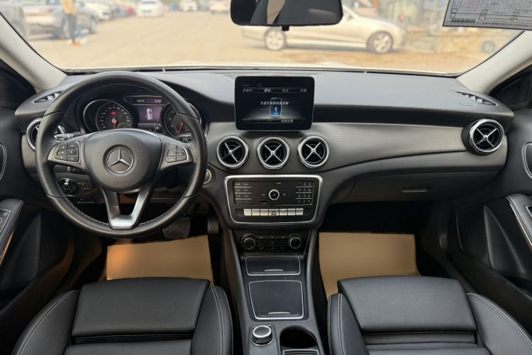 Used Mercedes-Benz GLA 2018 GLA 200 Sport Edition Interior 4