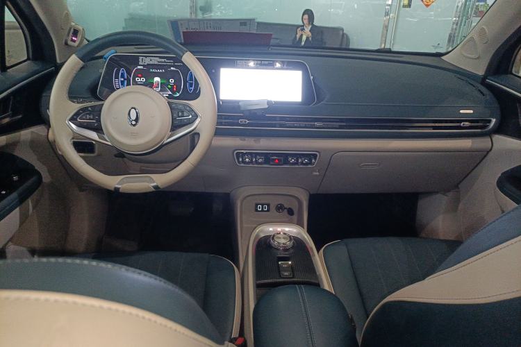 Used ORA Good Cat 2022 400km Standard Range Premium Version Lithium-Ion Battery Center Console