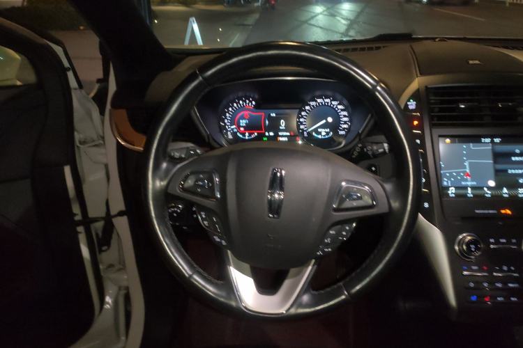 Used Lincoln MKC 2017 2.0T Four-Wheel Drive Prestige Edition Steering Wheel