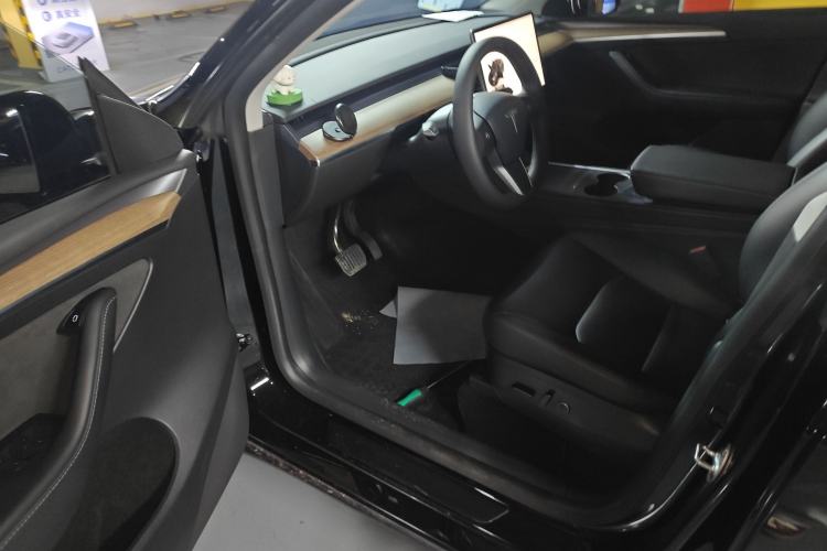 Used Tesla Model Y 2022 Long-Range All-Wheel-Drive Version
