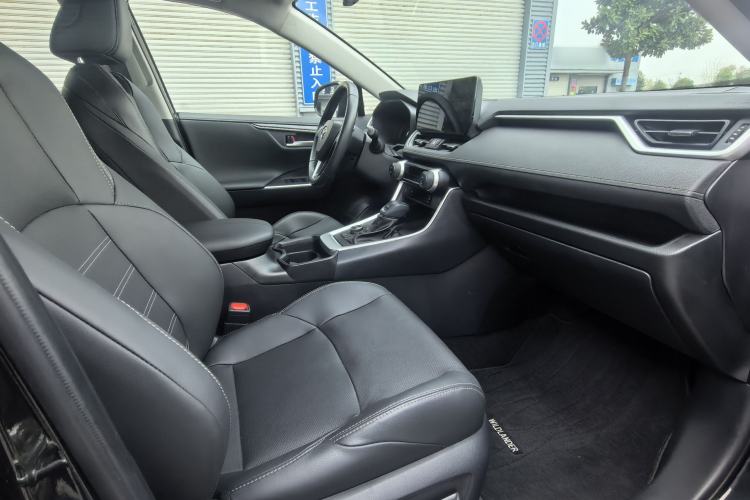 Used Toyota Wildlander 2023 Dual-Motor 2.5L E-CVT Four-Wheel Drive Prestige Edition Interior 4