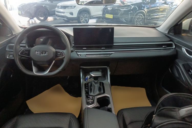 Used Geely Auto Emgrand 2023 4th Generation Champion Edition 1.5L CVT Luxury Model Center Console