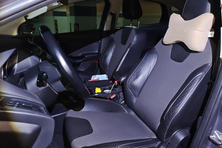 Used Ford Focus 2012 Sedan 1.6L Automatic Fashion Edition
