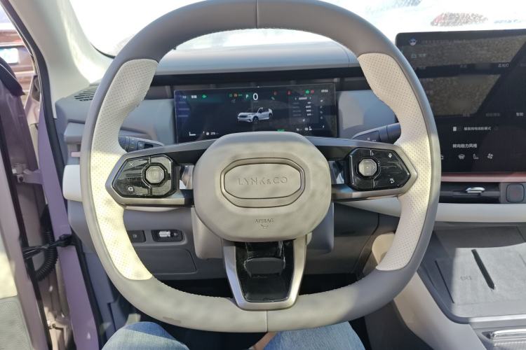 Used Lynk & Co 06 EM-P 2023 EM-P 126 Long-Range Halo Steering Wheel