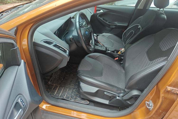 Used Ford Focus 2015 Hatchback 1.6L Automatic Fashion Edition