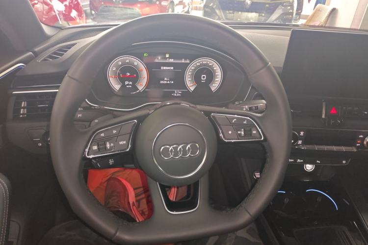 Used Audi A4L 2023 40 TFSI Luxury Dynamic Model Steering Wheel