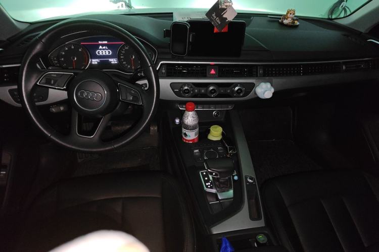 Used Audi A4L 2018 30th Anniversary Edition 40 TFSI Trendy Model Center Console