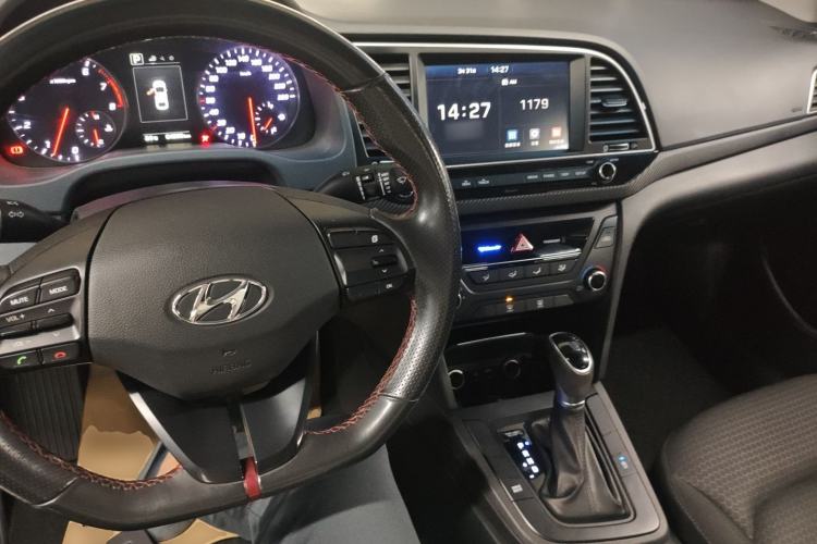 Used Hyundai Elantra (6th Generation / Lingdong) 2018 1.4T Dual-Clutch Xuan Dong · Dynamic Edition Center Console