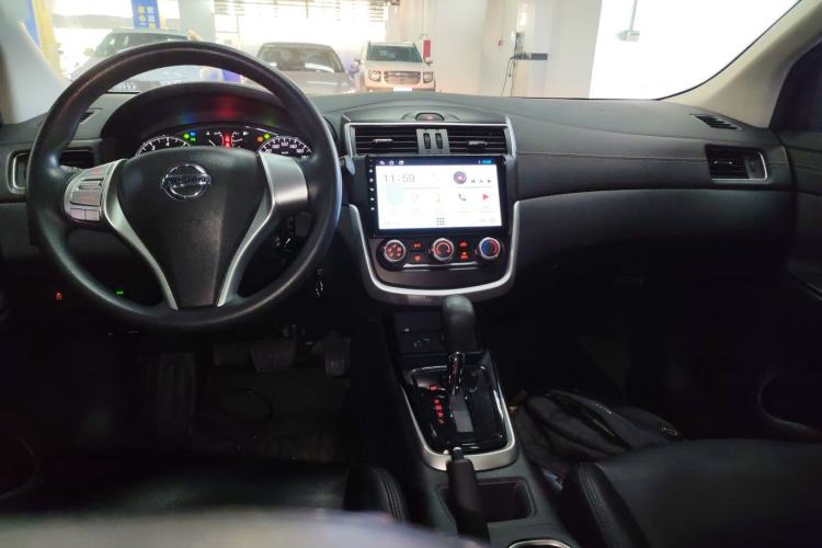 Used Nissan Tiida 2024 1.6L CVT Cool Dynamic Edition Center Console