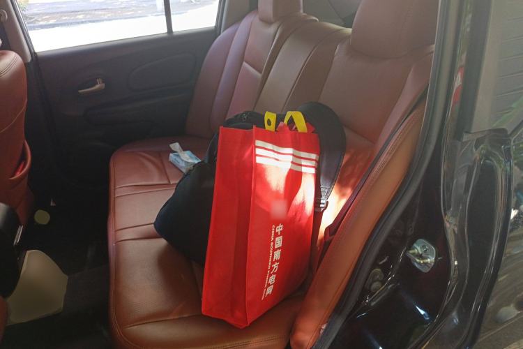 Used Venucia R50 2013 1.6L Automatic Fashion Edition
