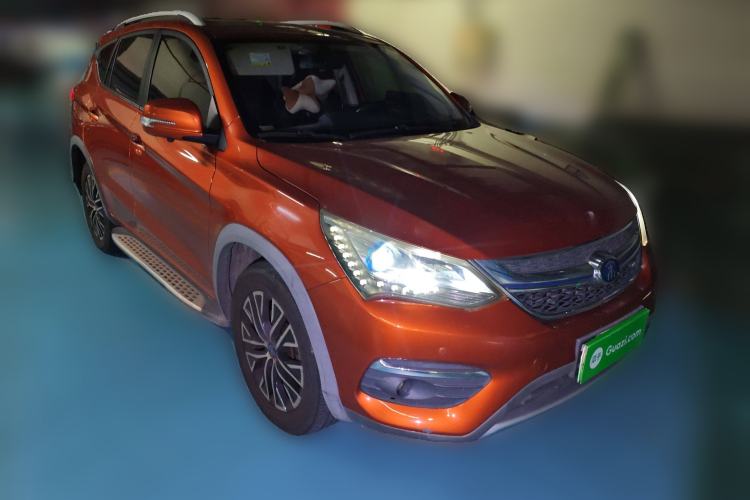 Used BYD Song New Energy 2017 Song DM 1.5TID All-Wheel Drive Luxury Model Front Right 45 Deg