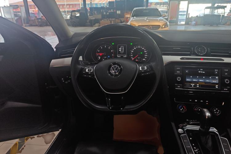 Used Volkswagen Magotan 2019 280TSI DSG Leading Model China VI Standard Steering Wheel