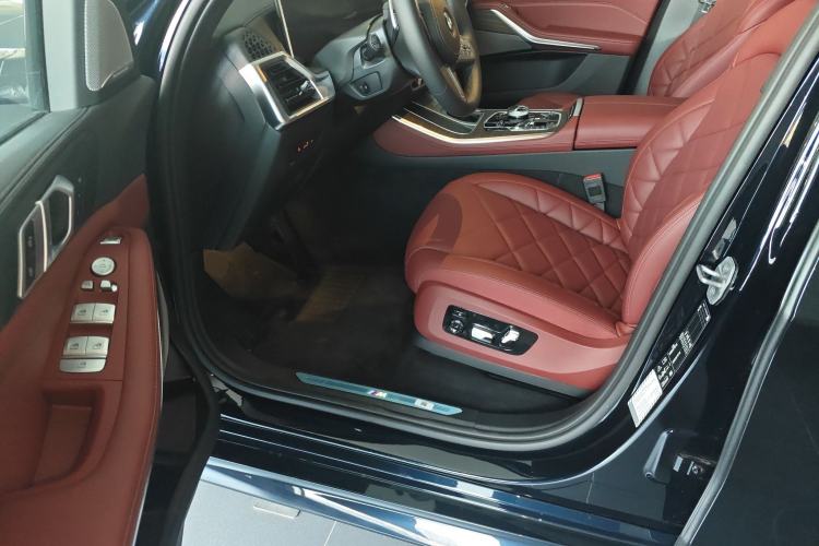 Used BMW X5 2023 xDrive 40Li Luxury Edition M Sport Night Vision Package Interior 3