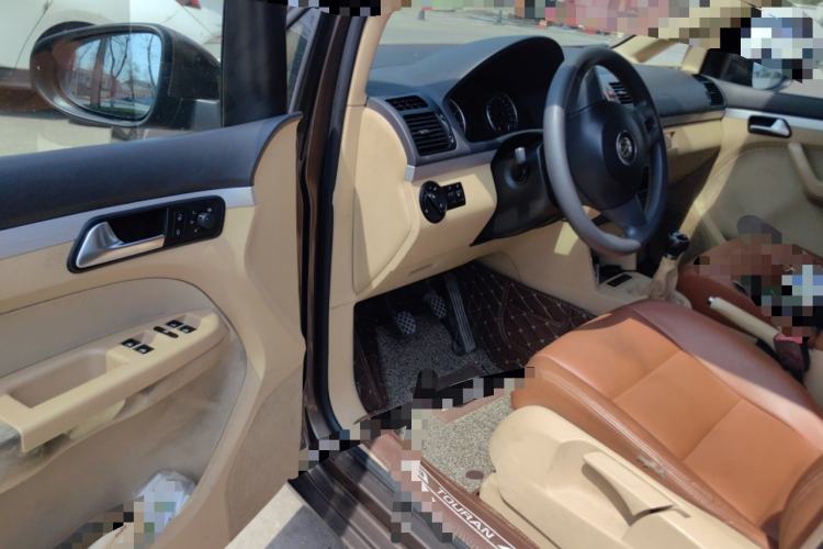 Used Volkswagen Touran 2011 1.4T Manual ZhiShang Edition 5-seater
