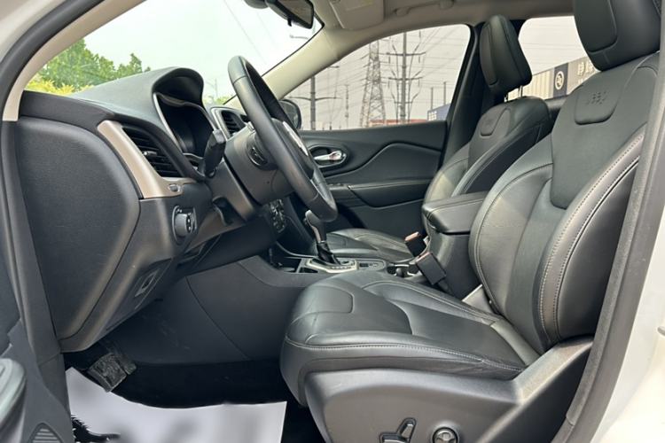 Used Jeep Cherokee 2017 2.0L Superior Edition