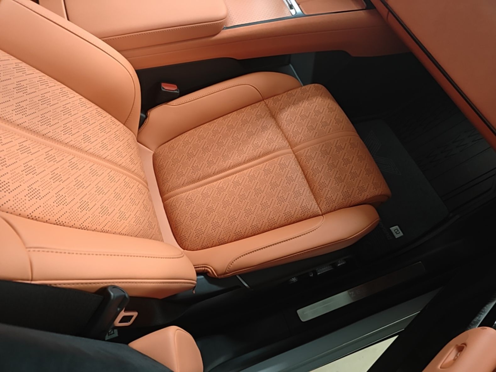 Zeekr 7X 2026 75kWh Rear-Drive MAX Edition — снимка 19