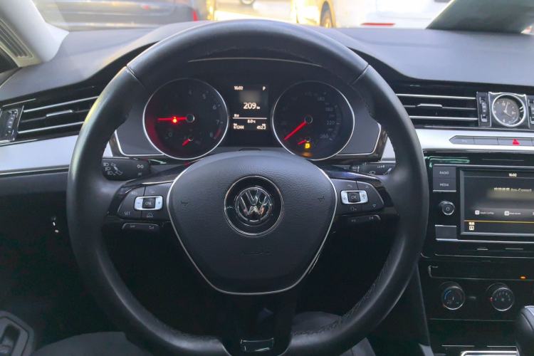 Used Volkswagen Magotan 2018 330TSI DSG Advanced Model
