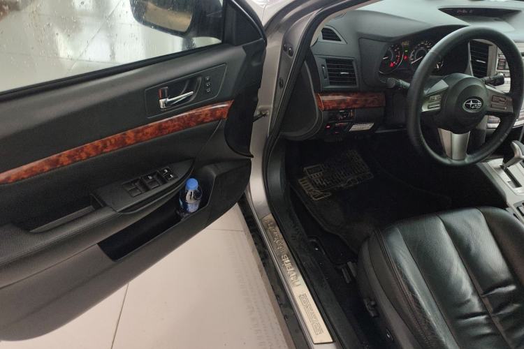 Used Subaru Outback 2010 2.5i Luxury Edition Driver Seat