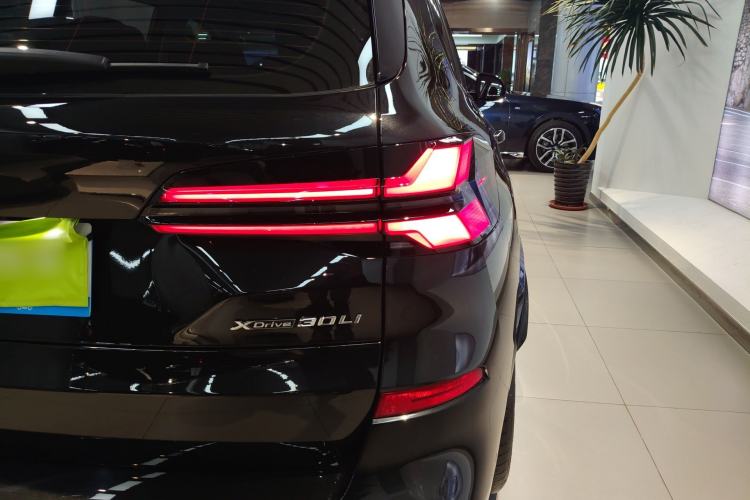 Used BMW X5 2026 Model, xDrive 30Li Prestige M Sport Night Package Right Rear Taillight