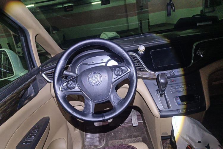 Used Buick GL8 2017 ES 28T Premium Version China V Standard Steering Wheel