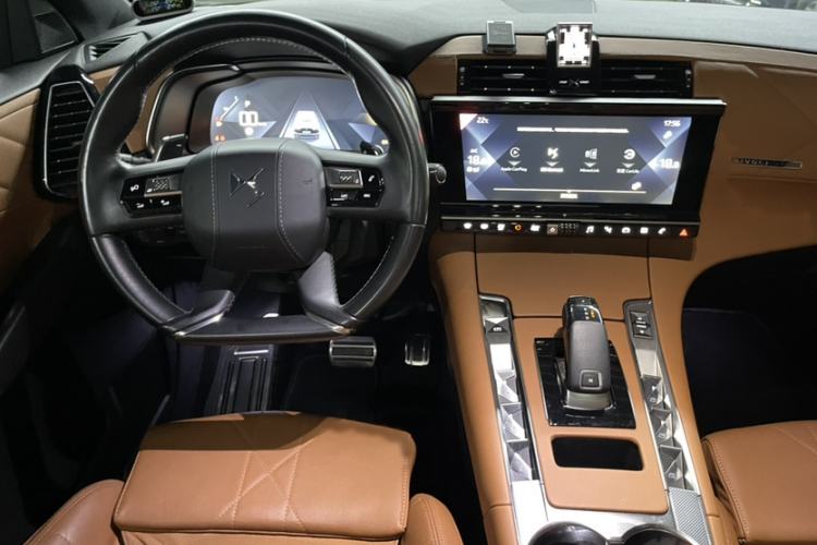 Used DS 7 2018 45THP Rivoli Pioneer Edition Audio And AC Panel